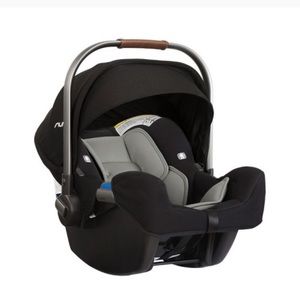 Nuna Pipa Car seat and Base